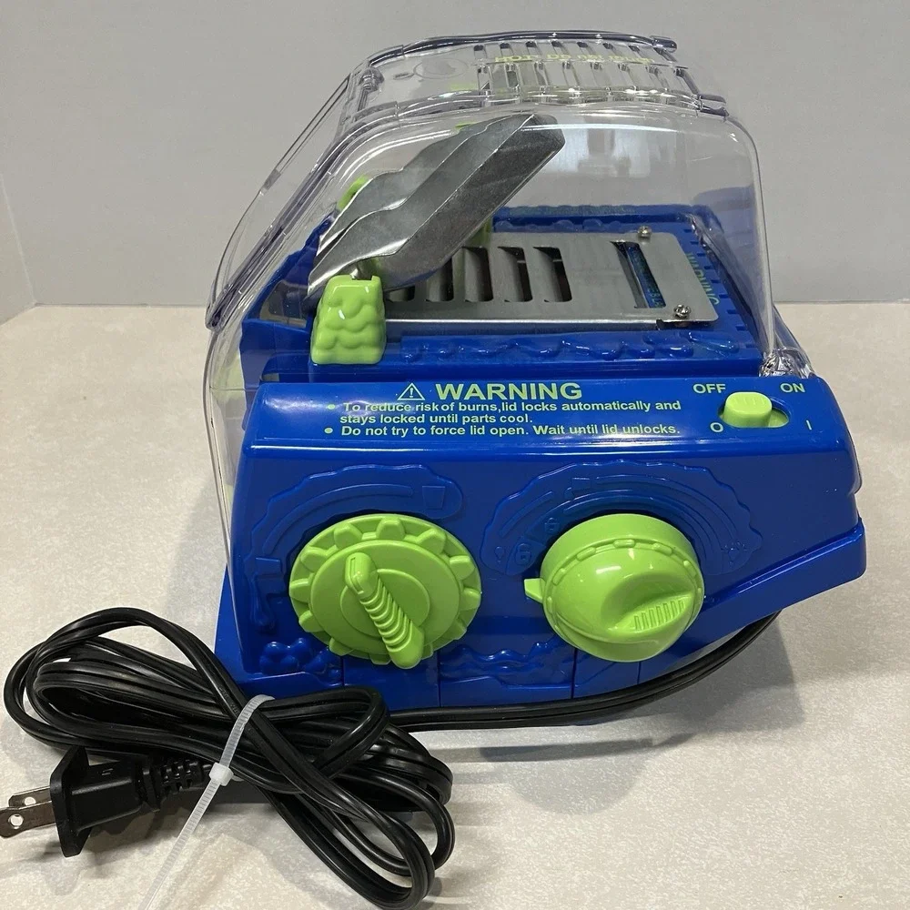 Crayola Crayon Maker Blue Electric Melt & Mold Machine Craft Toy w/bulb 2009